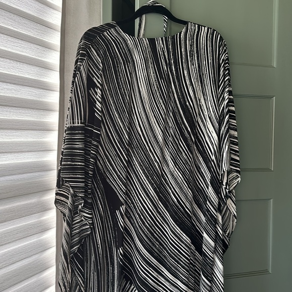 Ocean and Main Los Angeles "Monsoon" Silk Kaftan - M/L - Picture 9 of 10